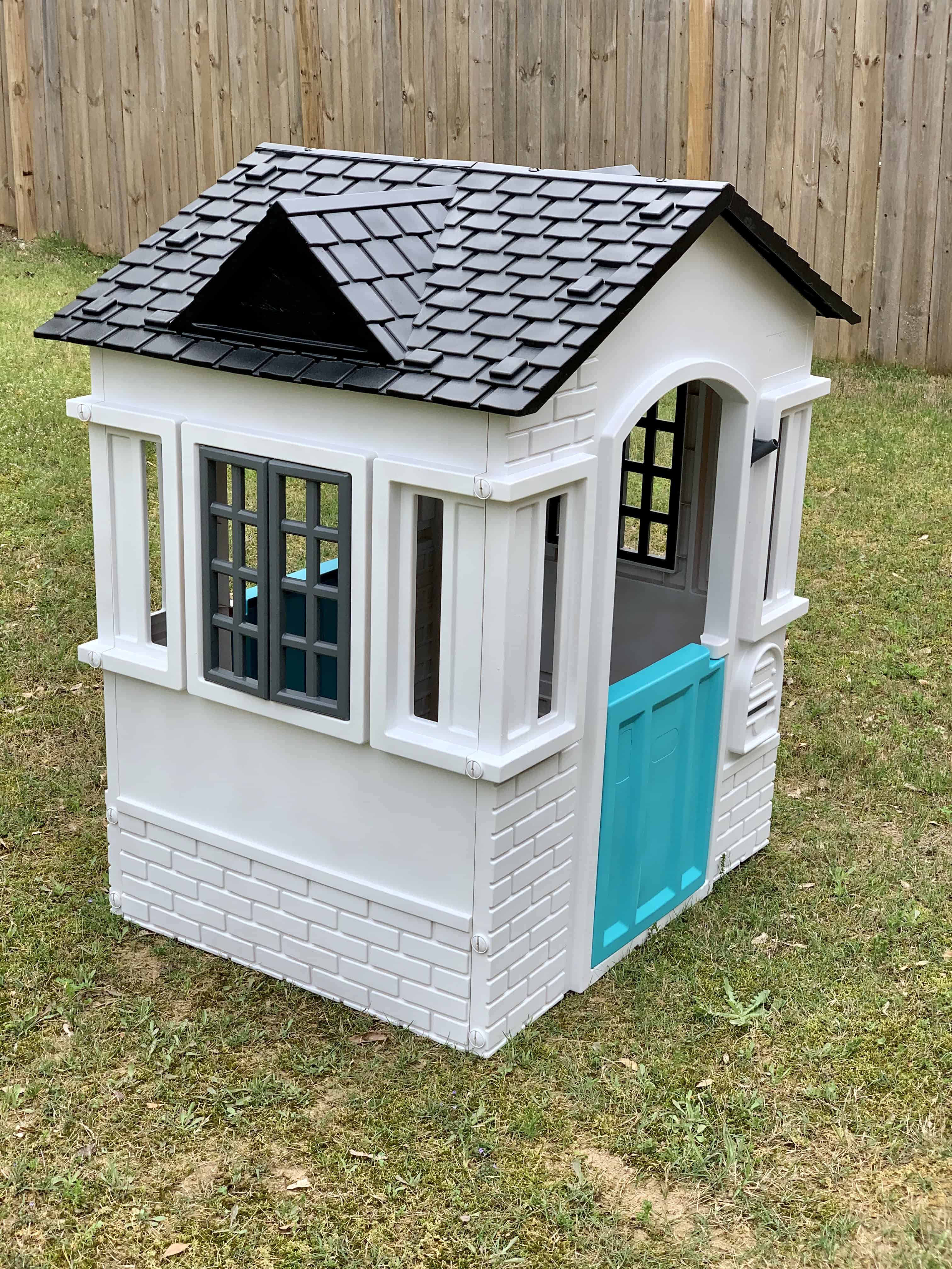 How to Makeover a Plastic Playhouse- House after spray painting