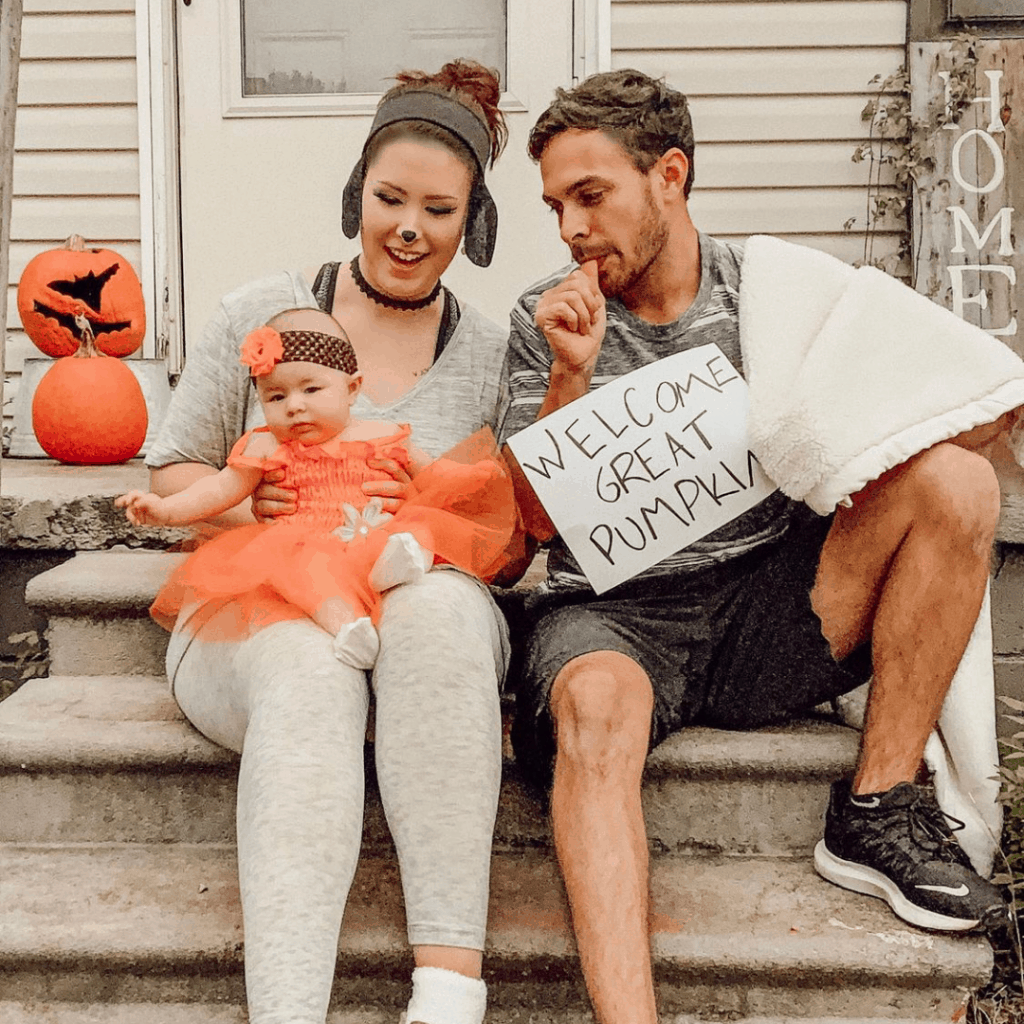 family dressed as the great pumpkin