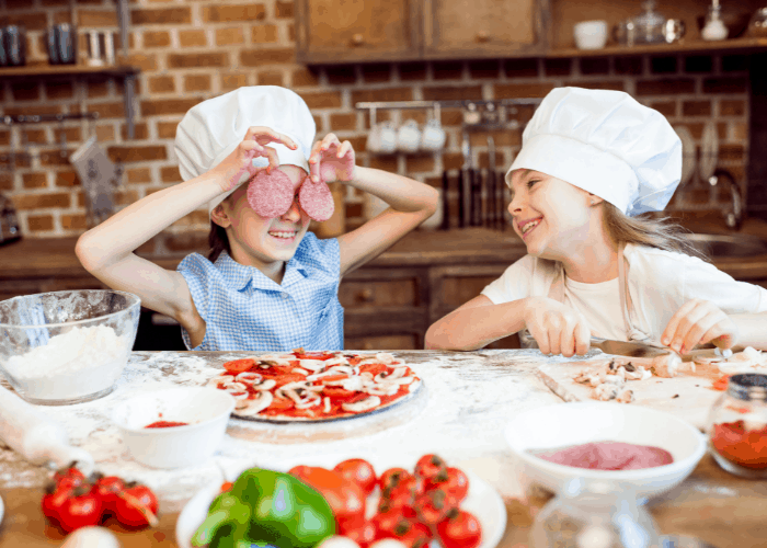 kids making pizza