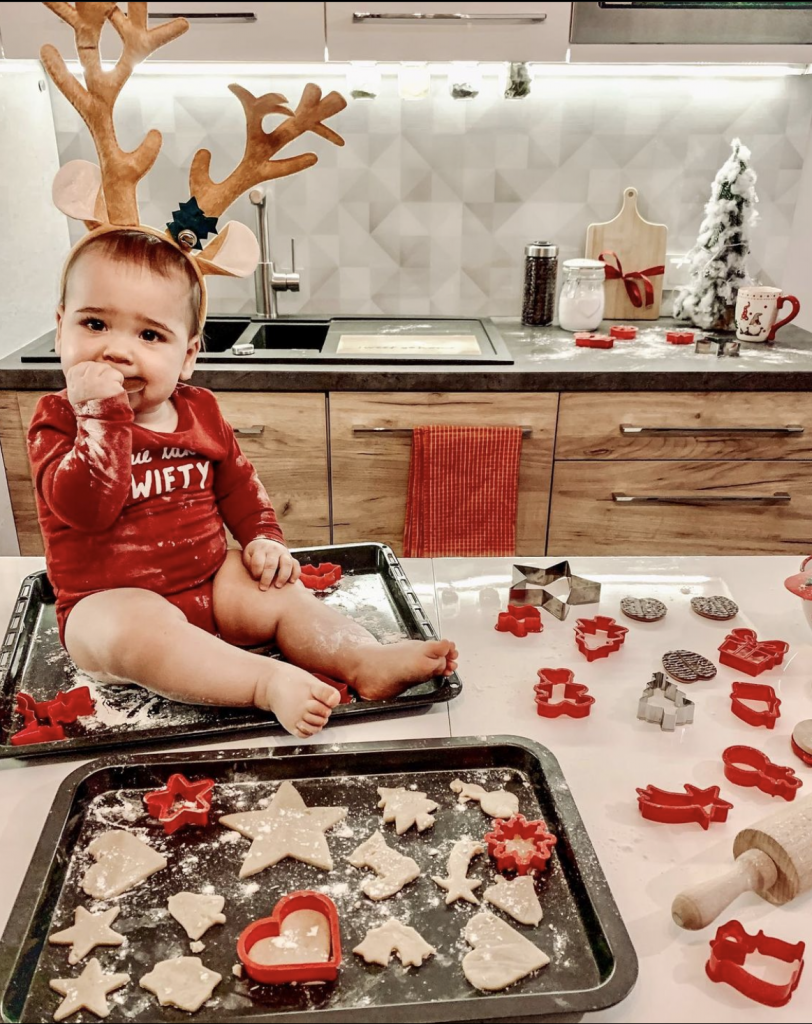 Easy DIY Christmas Baby Photoshoot Ideas at Home - Mimosas and Motherhood Easy Diy Christmas Baby Photoshoot Ideas At Home - Mimosas And Motherhood